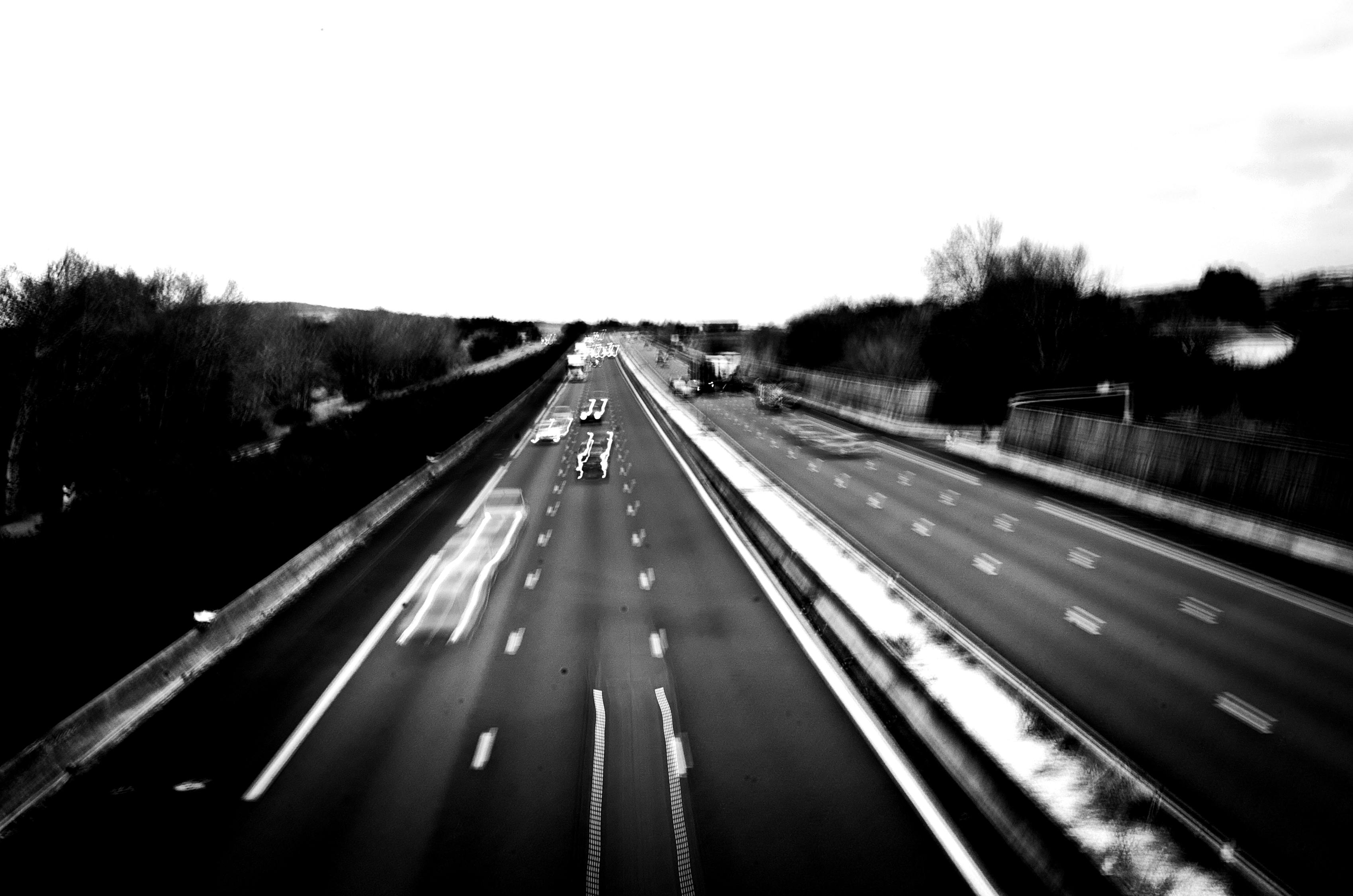 萬(wàn)象城內(nèi)的車(chē)輛流動(dòng)，城市脈搏的見(jiàn)證者